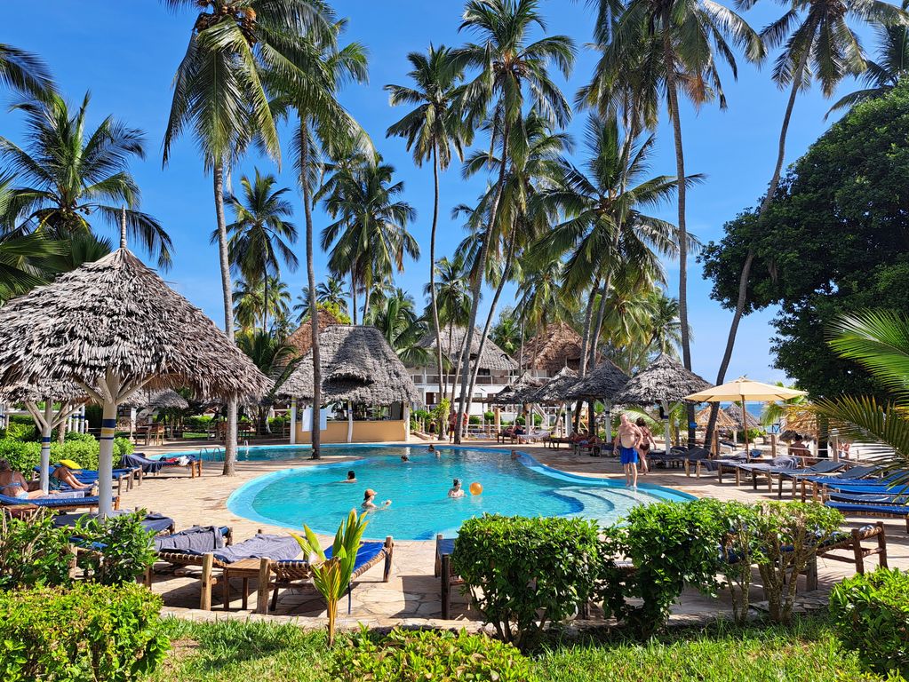 Zwembad Zanzibar Paradise Beach voorbeeldaccommodatie 